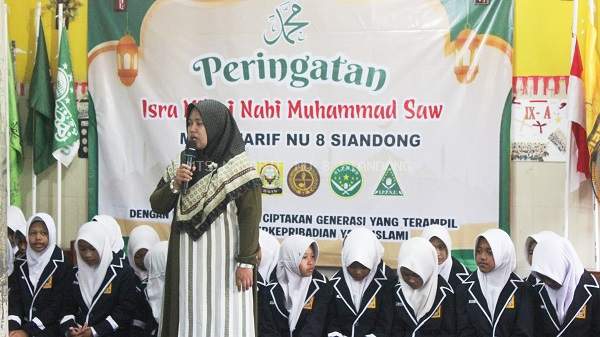 Semangat Keislaman Warnai Peringatan Isra Mi’raj di MTs Ma’arif NU 8 Siandong